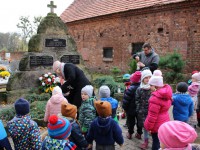 Nasze przedszkolaki modlą się za zmarłych na cmentarzu '2016