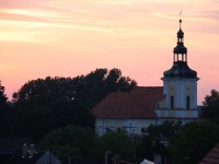Kościół parafialny w blasku zachodzącego słońca '2016