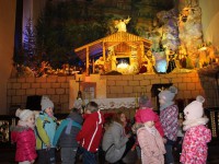 Dzieci z parafialnego przedszkola zwiedziły ruchomą szopkę w Kobylinie '2017