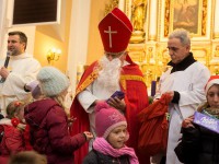 Spotkanie dzieci ze św. Mikołajem podczas rorat '2017