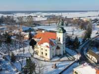 Przepiękne, zimowe fotki kościoła, przedszkola parafialnego i cmentarza z drona - luty '2021