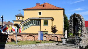 DSM 6242  2 