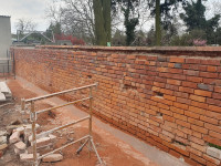 Kapitalny remont ogrodzenia z cegły między kościołem, a przedszkolem '2023