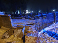 Uszkodzenie ogrodzenia cmentarnego od ul. 1 Maja '2023