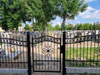Nowe ogrodzenie parafialnego cmentarza od strony ul. 1 Maja '2025