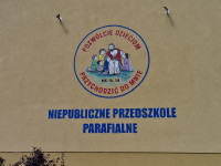 Mural na budynku parafialnego przedszkola odnowiony '2025