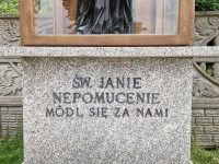 Odnowiony i podpisany pomnik św. Jana Nepomucena na cmentarzu '2025